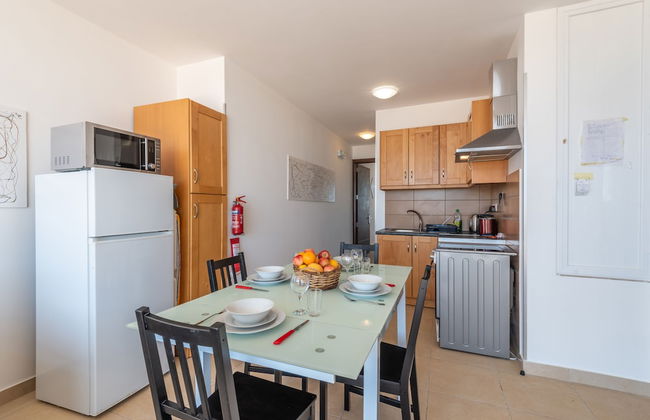 Seashells Penthouse Hot Tub Seaview by Getaways Malta - Foto 3