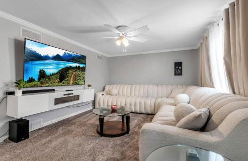 Family Fun Pool Central Airport - Photo 5