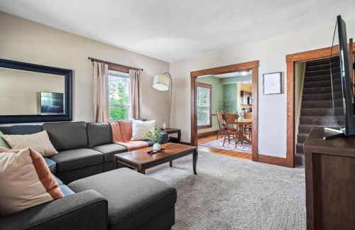 Entire Duplex w Historic District and Sleeps 12 - Foto 35