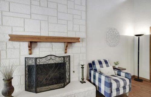 Highland Village - 4BR w Backyard Pool Oasis - Foto 9