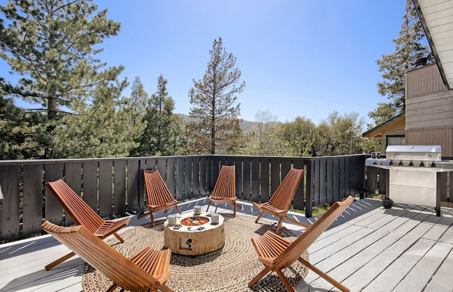 The Matterhorn Manor by Avantstay Harry Potter Inspired A-frame Home w/ Hot Tub & Views - Foto 21