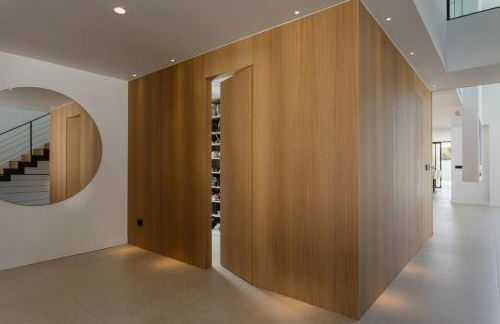 Ultra-Modern 5-Bed Luxury Chalet with Private Pool & Home Cinema 13 Min To Beach - Foto 21