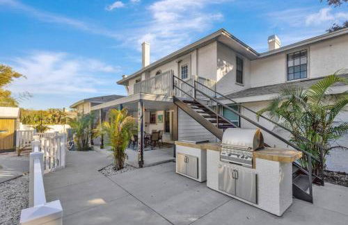 8 BDRM Mansion. 10 MN to Honeymoon Island Beach - Foto 27