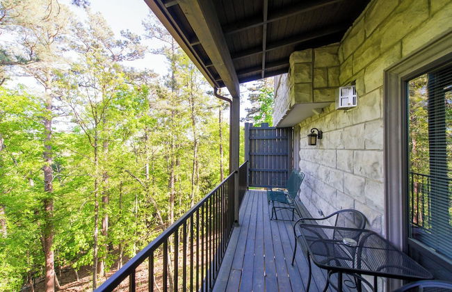 Eureka Springs Treehouses, Hobbit Caves & Castles - Photo 36