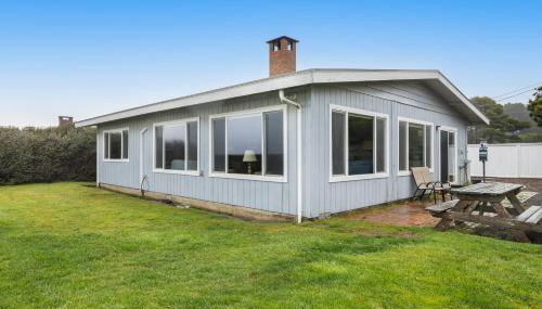 Water's Edge Oceanside Home - Photo 2