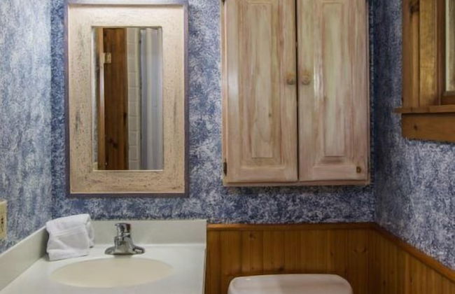 Cottage in the Woods - Photo 23