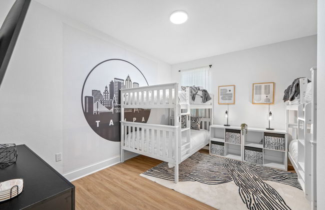 Luxury Modern Villa w/ Pool, Jacuzzi & Amenities! - Foto 15