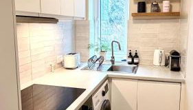 Newly refurbished 2 BR Apartment in South London - Photo 5