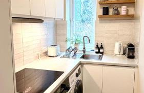 Newly refurbished 2 BR Apartment in South London - Photo 5