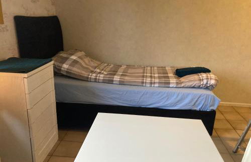 Geräumiges Apartment 90 m Zwei Schlafzimmer große Küche mit Essbereich Badewanne Waschmaschine Spülmaschine gesamte Unterkunft gehört Ihnen - Photo 18