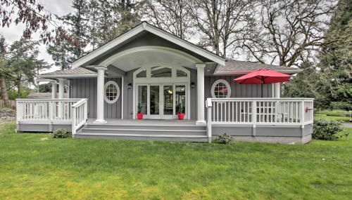 Contemporary Tacoma Cottage with Deck and Pond! - Foto 1