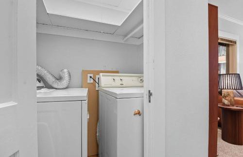 1920s Cottage | Hot Tub | Game Room | Fire Pit - Foto 28