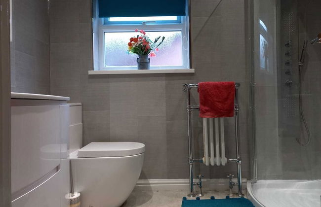 Charming Wentworth Lodge With Countryside Views - Photo 18