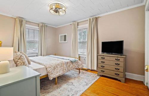 Roberson House Private Pool Walk to DT Sleeps 12 - Foto 8