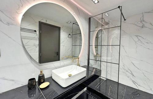 Oasis Luxury Apartments - Photo 13