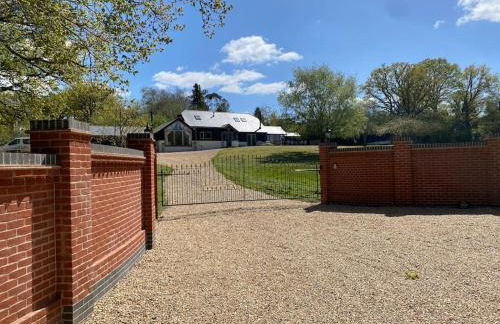 Secluded Countryside Home, Hot Tub, Onsite Pub, Pool Table, Sleeps upto 13, Perfect for a family get together - Photo 20