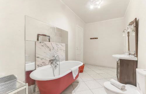 Les Bellevue Cité "3 Apartments, 1 with Garden & Private Parking, Aircon, WiFi, Free Public Car Park, 1 km from Cité" - Foto 25