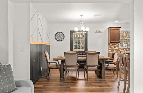 Cozy Cinema Cabin - Hot Tub and More - Foto 12