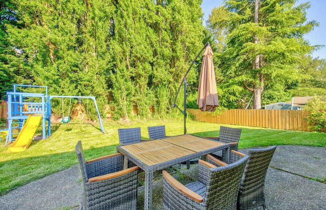 Cheerful Kirkland Home w/AC Big Yard, Walk to Beach - Photo 23