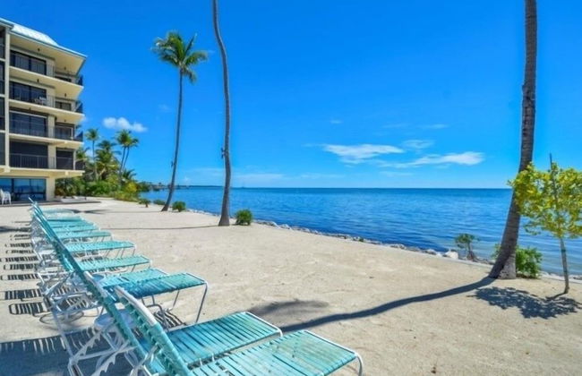 Direct Oceanfront With Private Staircase To Beach Prestigious Islamorada Condocomplex 2 Bedroom Condo by RedAwning - Photo 18