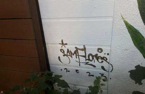 Serene Silver Lake 1 bedroom 1 bathroom Back house With Private Backyard - Photo 3