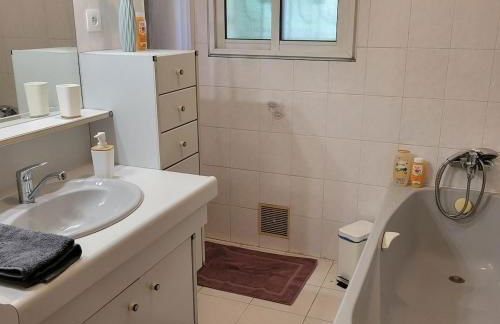 Beautiful house on large wooded grounds of 1600 m2 - Foto 14