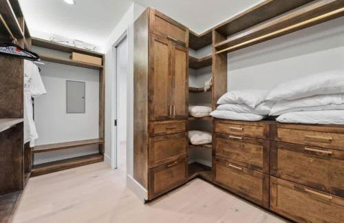 Barton Springs Luxe Heated Pool Spa Sleeps 16 - Photo 44