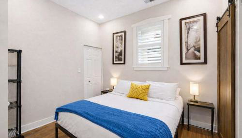 Charming Home in the Highlands W Private Backyard - Foto 2