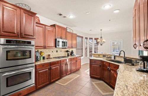 Spacious 4BR 3BA with Yard Mins to LakeLewisville - Foto 3