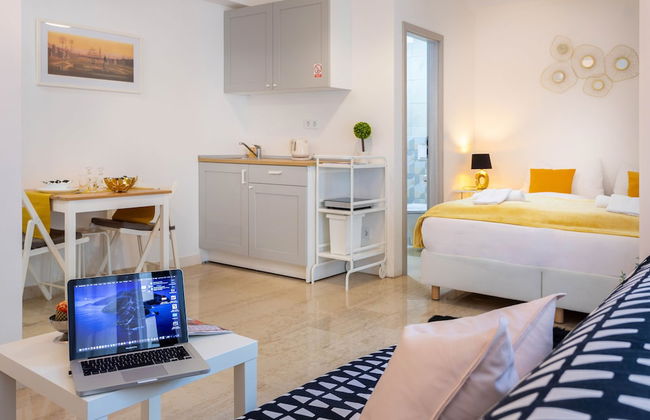 Beautiful Studio Near City Center - Photo 3