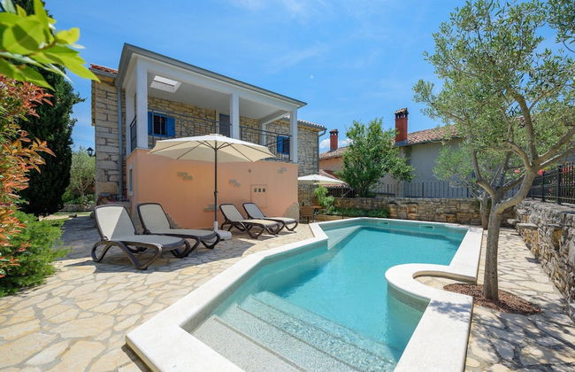 Pretty Villa With Balcony - Foto 1