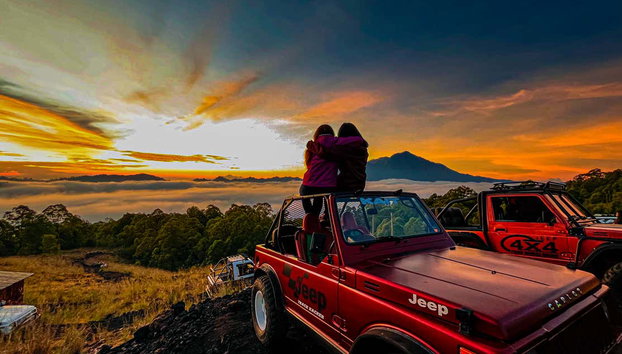 Balade en 4x4 au Mont Batur au lever du soleil - Photo 2, Contemplez le lever du soleil depuis le Mont Batur