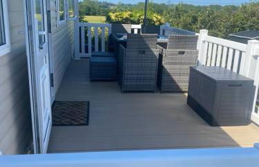 Holiday home in Furzehill - Photo 2