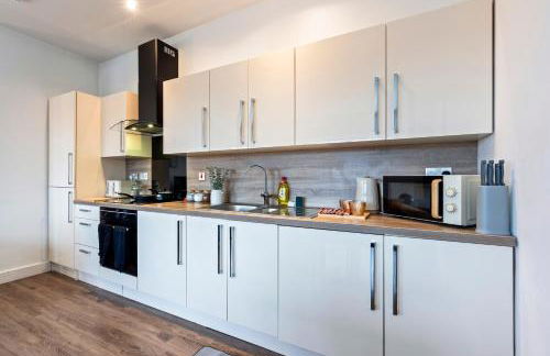 Luxury 1-Bed Apartment in JQ, Sleeps 3, Parking & Netflix, Ideal for contractors - Foto 2