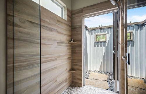 Charming Lake Getaway with Loft - Pickleball & BBQ - Foto 14