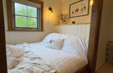 Shepherds Hut - Photo 12