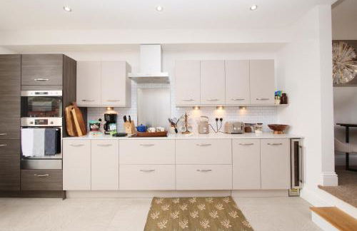 Apartment 11 Bluebridge with Free Parking - Photo 36