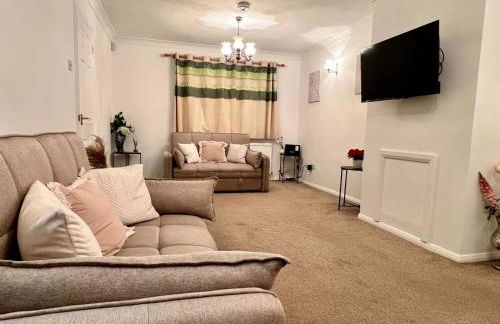 J&J stays 5 bedroom detached house in Peterborough with parking - Photo 29