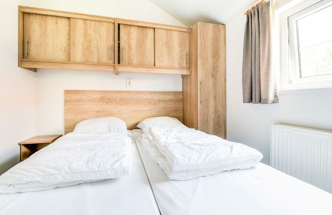 Glamping With Veranda Over Water - Photo 10