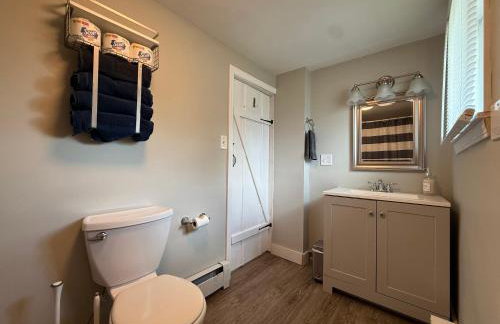 Oakland Beach Cottage - Sleeps up to 4 - Photo 16