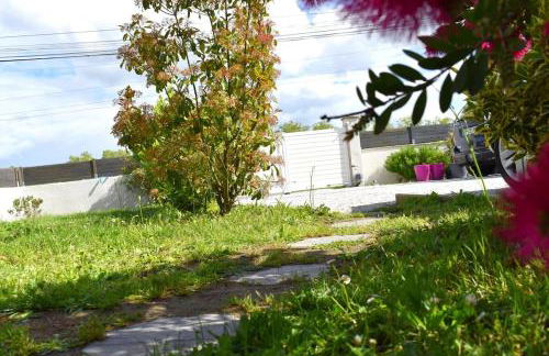 Quiet Studio with Private Parking - Photo 10