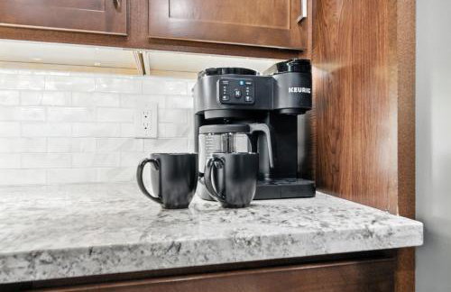 The White House Coveted Triplex Near Lake - Foto 46