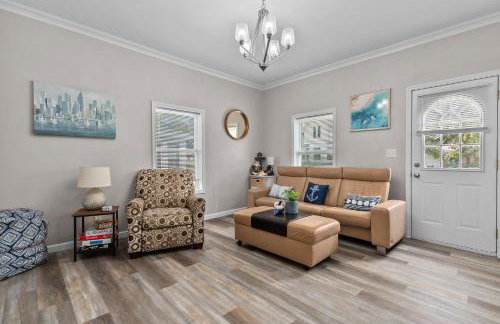 Central Oshkosh Stay - Walk to Lake and Downtown - Foto 1