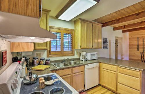 Cabin with Backyard Space - half Mi to Trinity Lake! - Foto 6