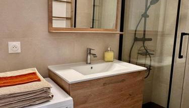 Évasion Sétoise - Appartement avec balcon vue marina, climatisé, parking - Situé à 200m de la plage - Foto 4, Shower