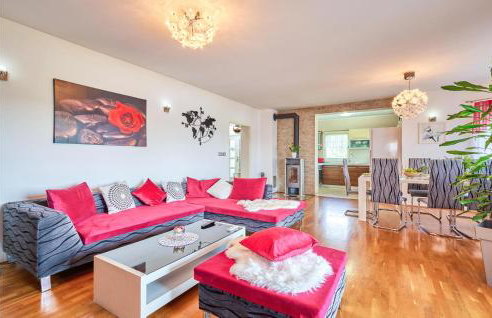 Amazing Home In Krizevci - Photo 6