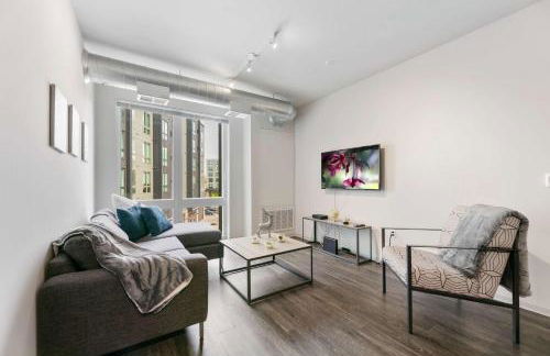Spacious and Modern With Premium Amenities Near U of M - Foto 2