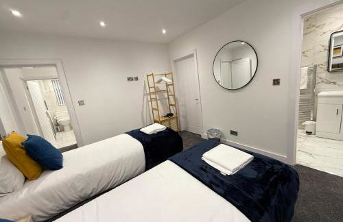 Spacious 4 Bed 4 Bath Stay with Free Parking - Foto 18