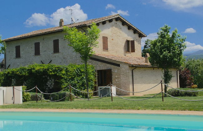 Swim, Savor, and Stroll in Umbria - Foto 1