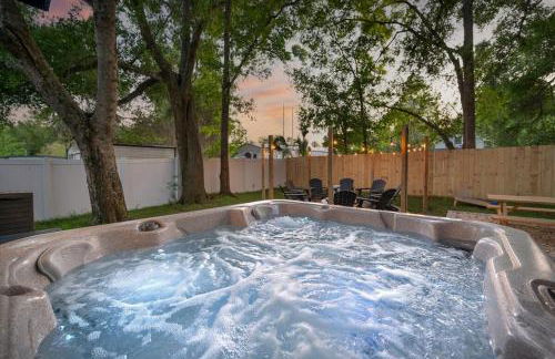 New-Dog Friendly,Hot Tub, Fire-pit, 1 mile to DTWN - Foto 25